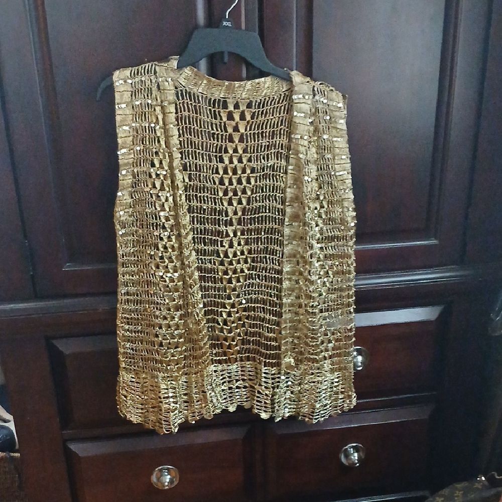 Elegant Gold Sleeveless Knit Blouse
